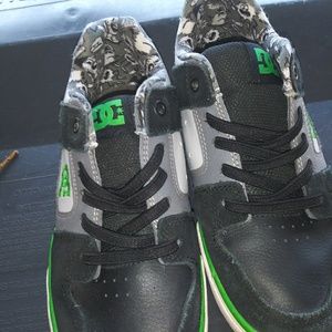 Boys DC shoes size 3.5